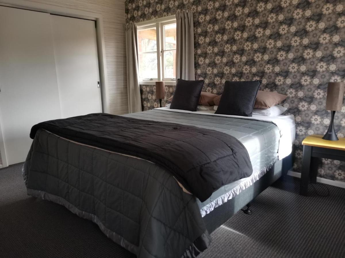 Lavalla Estate Guest House Tuakau Exterior photo